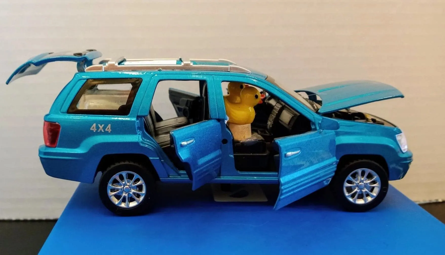 4 X 4 Jeep Cherokee