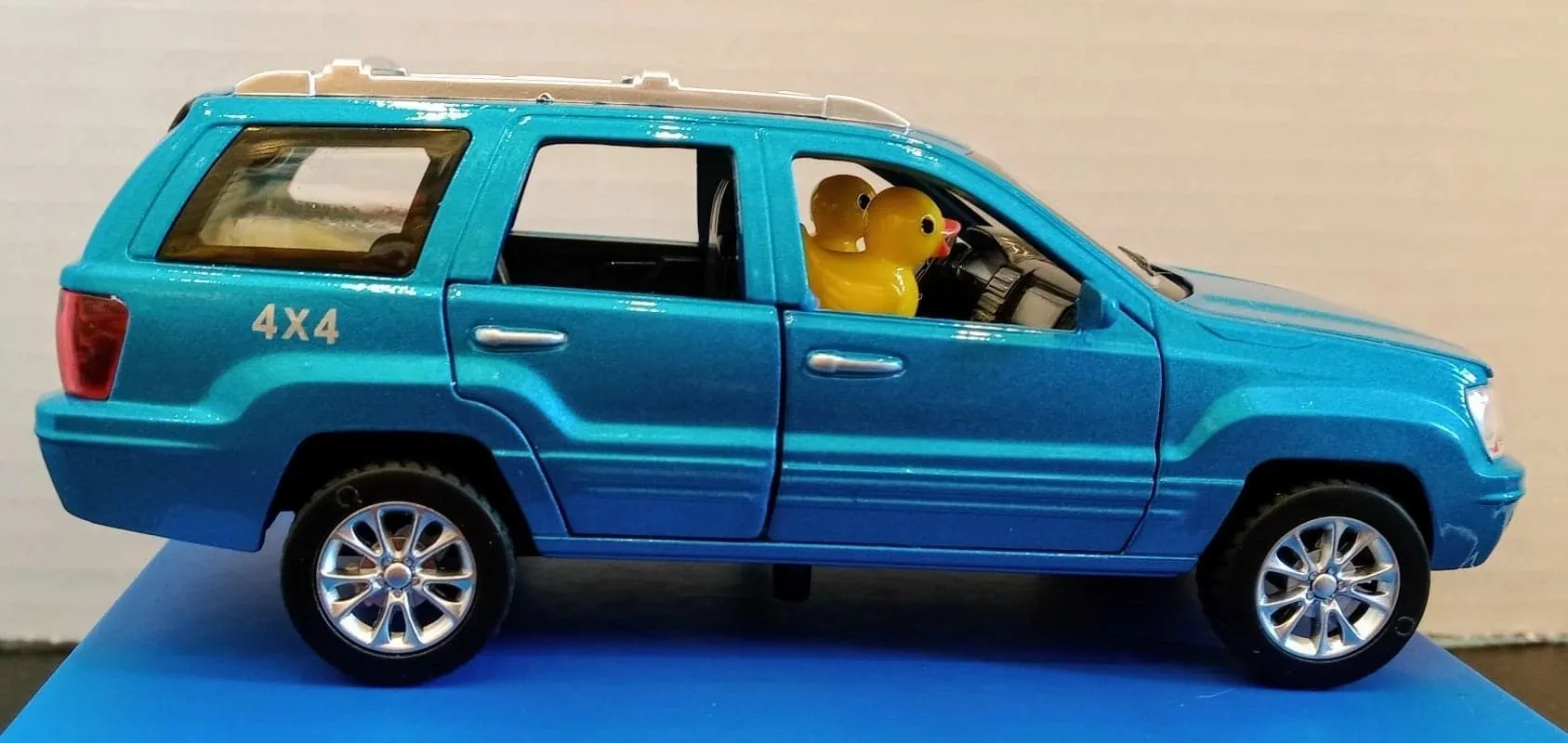 4 X 4 Jeep Cherokee