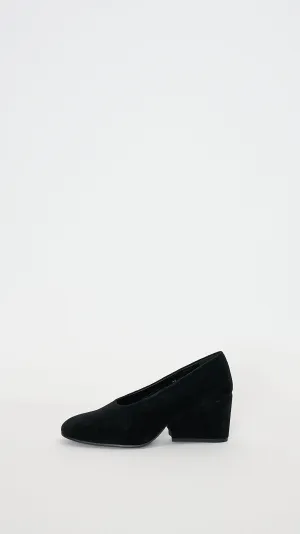 70mm Velvet Round-Toe Pumps in Black