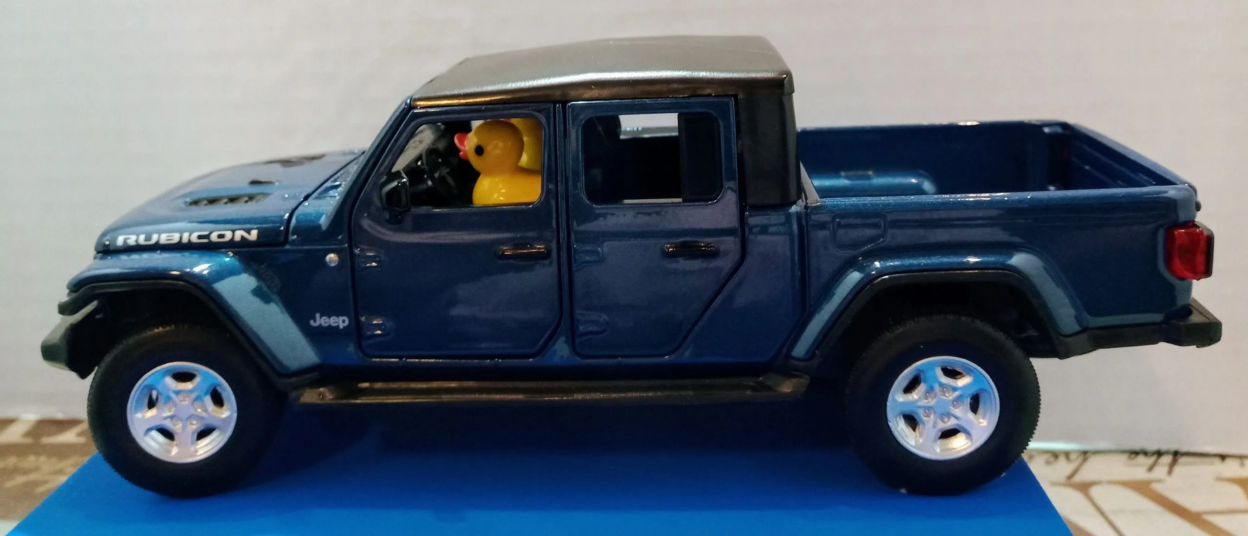Jeep Gladiator with Lights and Sound